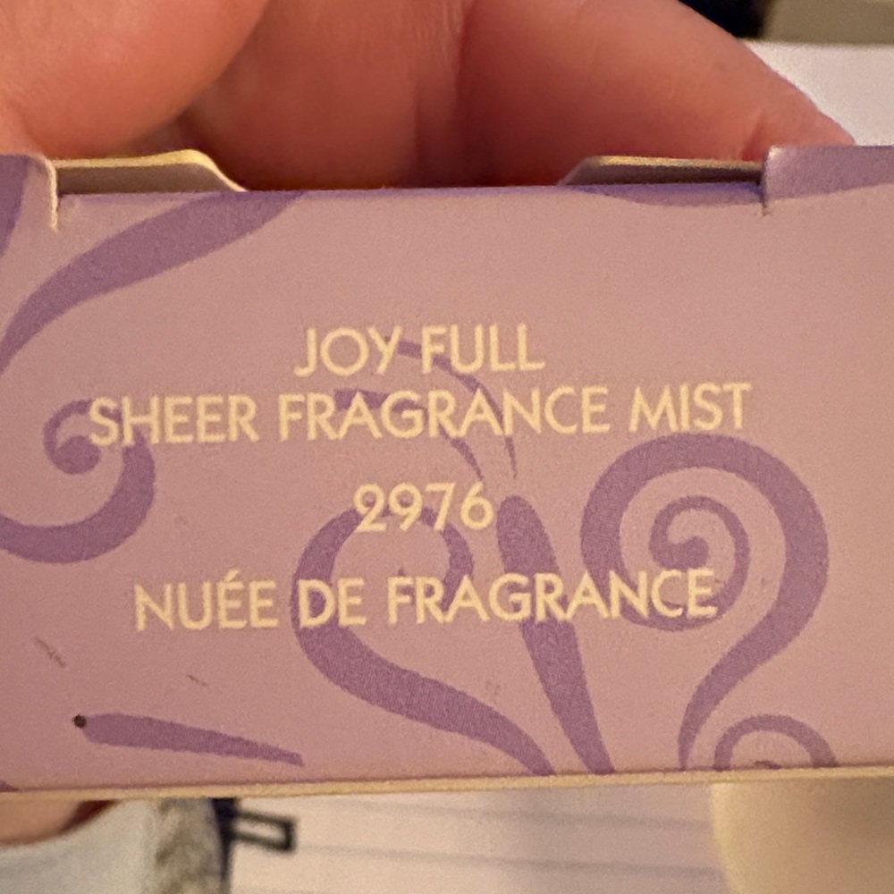 Mary Kay Joy Full Sheer Fragrance Mist - Gold and Cream - Picture 2 of 5